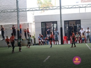 
<a style='margin-left: 5px;' class='btn btn-xs btn-social btn-facebook' href='https://www.facebook.com/sharer/sharer.php?u=https://www.boladovale.com.br/imgs/800-800-90/conteudo/fotos/1362/img8998.jpg' rel='popup' data-width='500' data-height='400'><i class='fa fa-facebook'></i>Compartilhar <span class='hidden-xs'>no Facebook</span>
</a> 
<a class='btn btn-default btn-xs' target='_blank' href='imgs/800-800-90/conteudo/fotos/1362/img8998.jpg'>
<span class='glyphicon glyphicon-cloud-download'></span> Salvar
</a> 
<span></span>