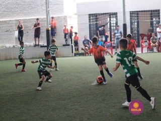 
<a style='margin-left: 5px;' class='btn btn-xs btn-social btn-facebook' href='https://www.facebook.com/sharer/sharer.php?u=https://www.boladovale.com.br/imgs/800-800-90/conteudo/fotos/1362/img9028.jpg' rel='popup' data-width='500' data-height='400'><i class='fa fa-facebook'></i>Compartilhar <span class='hidden-xs'>no Facebook</span>
</a> 
<a class='btn btn-default btn-xs' target='_blank' href='imgs/800-800-90/conteudo/fotos/1362/img9028.jpg'>
<span class='glyphicon glyphicon-cloud-download'></span> Salvar
</a> 
<span></span>