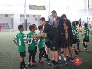 
<a style='margin-left: 5px;' class='btn btn-xs btn-social btn-facebook' href='https://www.facebook.com/sharer/sharer.php?u=https://www.boladovale.com.br/imgs/800-800-90/conteudo/fotos/1362/img9049.jpg' rel='popup' data-width='500' data-height='400'><i class='fa fa-facebook'></i>Compartilhar <span class='hidden-xs'>no Facebook</span>
</a> 
<a class='btn btn-default btn-xs' target='_blank' href='imgs/800-800-90/conteudo/fotos/1362/img9049.jpg'>
<span class='glyphicon glyphicon-cloud-download'></span> Salvar
</a> 
<span></span>