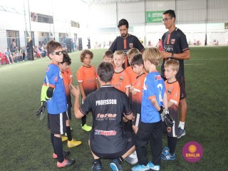 
<a style='margin-left: 5px;' class='btn btn-xs btn-social btn-facebook' href='https://www.facebook.com/sharer/sharer.php?u=https://www.boladovale.com.br/imgs/800-800-90/conteudo/fotos/1362/img9075.jpg' rel='popup' data-width='500' data-height='400'><i class='fa fa-facebook'></i>Compartilhar <span class='hidden-xs'>no Facebook</span>
</a> 
<a class='btn btn-default btn-xs' target='_blank' href='imgs/800-800-90/conteudo/fotos/1362/img9075.jpg'>
<span class='glyphicon glyphicon-cloud-download'></span> Salvar
</a> 
<span></span>