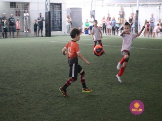 
<a style='margin-left: 5px;' class='btn btn-xs btn-social btn-facebook' href='https://www.facebook.com/sharer/sharer.php?u=https://www.boladovale.com.br/imgs/800-800-90/conteudo/fotos/1362/img9086.jpg' rel='popup' data-width='500' data-height='400'><i class='fa fa-facebook'></i>Compartilhar <span class='hidden-xs'>no Facebook</span>
</a> 
<a class='btn btn-default btn-xs' target='_blank' href='imgs/800-800-90/conteudo/fotos/1362/img9086.jpg'>
<span class='glyphicon glyphicon-cloud-download'></span> Salvar
</a> 
<span></span>