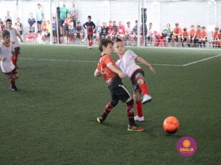 
<a style='margin-left: 5px;' class='btn btn-xs btn-social btn-facebook' href='https://www.facebook.com/sharer/sharer.php?u=https://www.boladovale.com.br/imgs/800-800-90/conteudo/fotos/1362/img9087.jpg' rel='popup' data-width='500' data-height='400'><i class='fa fa-facebook'></i>Compartilhar <span class='hidden-xs'>no Facebook</span>
</a> 
<a class='btn btn-default btn-xs' target='_blank' href='imgs/800-800-90/conteudo/fotos/1362/img9087.jpg'>
<span class='glyphicon glyphicon-cloud-download'></span> Salvar
</a> 
<span></span>