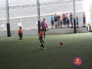 
<a style='margin-left: 5px;' class='btn btn-xs btn-social btn-facebook' href='https://www.facebook.com/sharer/sharer.php?u=https://www.boladovale.com.br/imgs/800-800-90/conteudo/fotos/1362/img9095.jpg' rel='popup' data-width='500' data-height='400'><i class='fa fa-facebook'></i>Compartilhar <span class='hidden-xs'>no Facebook</span>
</a> 
<a class='btn btn-default btn-xs' target='_blank' href='imgs/800-800-90/conteudo/fotos/1362/img9095.jpg'>
<span class='glyphicon glyphicon-cloud-download'></span> Salvar
</a> 
<span></span>