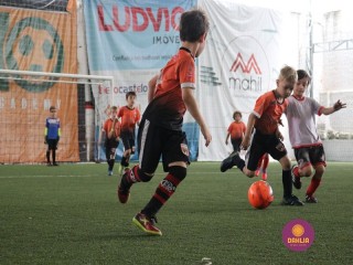 
<a style='margin-left: 5px;' class='btn btn-xs btn-social btn-facebook' href='https://www.facebook.com/sharer/sharer.php?u=https://www.boladovale.com.br/imgs/800-800-90/conteudo/fotos/1362/img9102.jpg' rel='popup' data-width='500' data-height='400'><i class='fa fa-facebook'></i>Compartilhar <span class='hidden-xs'>no Facebook</span>
</a> 
<a class='btn btn-default btn-xs' target='_blank' href='imgs/800-800-90/conteudo/fotos/1362/img9102.jpg'>
<span class='glyphicon glyphicon-cloud-download'></span> Salvar
</a> 
<span></span>