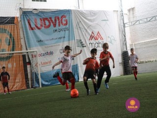 
<a style='margin-left: 5px;' class='btn btn-xs btn-social btn-facebook' href='https://www.facebook.com/sharer/sharer.php?u=https://www.boladovale.com.br/imgs/800-800-90/conteudo/fotos/1362/img9115.jpg' rel='popup' data-width='500' data-height='400'><i class='fa fa-facebook'></i>Compartilhar <span class='hidden-xs'>no Facebook</span>
</a> 
<a class='btn btn-default btn-xs' target='_blank' href='imgs/800-800-90/conteudo/fotos/1362/img9115.jpg'>
<span class='glyphicon glyphicon-cloud-download'></span> Salvar
</a> 
<span></span>
