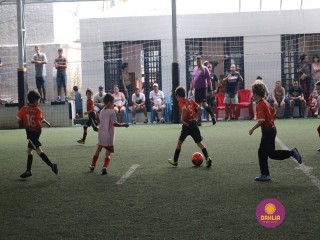 
<a style='margin-left: 5px;' class='btn btn-xs btn-social btn-facebook' href='https://www.facebook.com/sharer/sharer.php?u=https://www.boladovale.com.br/imgs/800-800-90/conteudo/fotos/1362/img9118.jpg' rel='popup' data-width='500' data-height='400'><i class='fa fa-facebook'></i>Compartilhar <span class='hidden-xs'>no Facebook</span>
</a> 
<a class='btn btn-default btn-xs' target='_blank' href='imgs/800-800-90/conteudo/fotos/1362/img9118.jpg'>
<span class='glyphicon glyphicon-cloud-download'></span> Salvar
</a> 
<span></span>