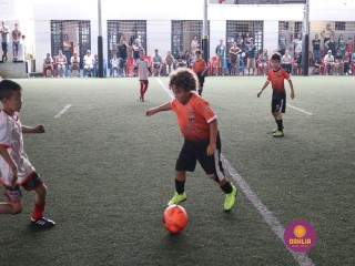 
<a style='margin-left: 5px;' class='btn btn-xs btn-social btn-facebook' href='https://www.facebook.com/sharer/sharer.php?u=https://www.boladovale.com.br/imgs/800-800-90/conteudo/fotos/1362/img9134.jpg' rel='popup' data-width='500' data-height='400'><i class='fa fa-facebook'></i>Compartilhar <span class='hidden-xs'>no Facebook</span>
</a> 
<a class='btn btn-default btn-xs' target='_blank' href='imgs/800-800-90/conteudo/fotos/1362/img9134.jpg'>
<span class='glyphicon glyphicon-cloud-download'></span> Salvar
</a> 
<span></span>