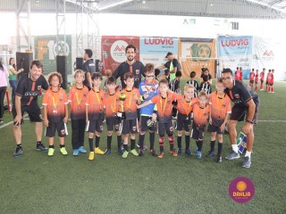 
<a style='margin-left: 5px;' class='btn btn-xs btn-social btn-facebook' href='https://www.facebook.com/sharer/sharer.php?u=https://www.boladovale.com.br/imgs/800-800-90/conteudo/fotos/1362/img9164.jpg' rel='popup' data-width='500' data-height='400'><i class='fa fa-facebook'></i>Compartilhar <span class='hidden-xs'>no Facebook</span>
</a> 
<a class='btn btn-default btn-xs' target='_blank' href='imgs/800-800-90/conteudo/fotos/1362/img9164.jpg'>
<span class='glyphicon glyphicon-cloud-download'></span> Salvar
</a> 
<span></span>