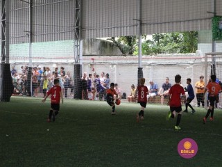 
<a style='margin-left: 5px;' class='btn btn-xs btn-social btn-facebook' href='https://www.facebook.com/sharer/sharer.php?u=https://www.boladovale.com.br/imgs/800-800-90/conteudo/fotos/1362/img9214.jpg' rel='popup' data-width='500' data-height='400'><i class='fa fa-facebook'></i>Compartilhar <span class='hidden-xs'>no Facebook</span>
</a> 
<a class='btn btn-default btn-xs' target='_blank' href='imgs/800-800-90/conteudo/fotos/1362/img9214.jpg'>
<span class='glyphicon glyphicon-cloud-download'></span> Salvar
</a> 
<span></span>