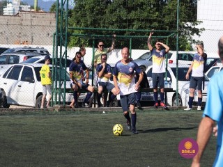 
<a style='margin-left: 5px;' class='btn btn-xs btn-social btn-facebook' href='https://www.facebook.com/sharer/sharer.php?u=https://www.boladovale.com.br/imgs/800-800-90/conteudo/fotos/1364/img9771.jpg' rel='popup' data-width='500' data-height='400'><i class='fa fa-facebook'></i>Compartilhar <span class='hidden-xs'>no Facebook</span>
</a> 
<a class='btn btn-default btn-xs' target='_blank' href='imgs/800-800-90/conteudo/fotos/1364/img9771.jpg'>
<span class='glyphicon glyphicon-cloud-download'></span> Salvar
</a> 
<span></span>