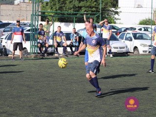 
<a style='margin-left: 5px;' class='btn btn-xs btn-social btn-facebook' href='https://www.facebook.com/sharer/sharer.php?u=https://www.boladovale.com.br/imgs/800-800-90/conteudo/fotos/1364/img9805.jpg' rel='popup' data-width='500' data-height='400'><i class='fa fa-facebook'></i>Compartilhar <span class='hidden-xs'>no Facebook</span>
</a> 
<a class='btn btn-default btn-xs' target='_blank' href='imgs/800-800-90/conteudo/fotos/1364/img9805.jpg'>
<span class='glyphicon glyphicon-cloud-download'></span> Salvar
</a> 
<span></span>