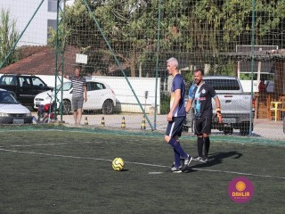 
<a style='margin-left: 5px;' class='btn btn-xs btn-social btn-facebook' href='https://www.facebook.com/sharer/sharer.php?u=https://www.boladovale.com.br/imgs/800-800-90/conteudo/fotos/1364/img9806.jpg' rel='popup' data-width='500' data-height='400'><i class='fa fa-facebook'></i>Compartilhar <span class='hidden-xs'>no Facebook</span>
</a> 
<a class='btn btn-default btn-xs' target='_blank' href='imgs/800-800-90/conteudo/fotos/1364/img9806.jpg'>
<span class='glyphicon glyphicon-cloud-download'></span> Salvar
</a> 
<span></span>