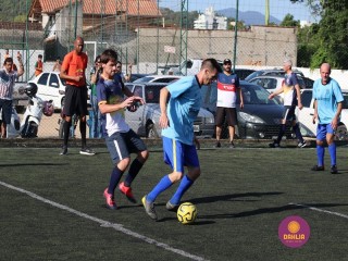 
<a style='margin-left: 5px;' class='btn btn-xs btn-social btn-facebook' href='https://www.facebook.com/sharer/sharer.php?u=https://www.boladovale.com.br/imgs/800-800-90/conteudo/fotos/1364/img9846.jpg' rel='popup' data-width='500' data-height='400'><i class='fa fa-facebook'></i>Compartilhar <span class='hidden-xs'>no Facebook</span>
</a> 
<a class='btn btn-default btn-xs' target='_blank' href='imgs/800-800-90/conteudo/fotos/1364/img9846.jpg'>
<span class='glyphicon glyphicon-cloud-download'></span> Salvar
</a> 
<span></span>