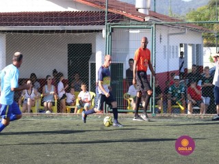 
<a style='margin-left: 5px;' class='btn btn-xs btn-social btn-facebook' href='https://www.facebook.com/sharer/sharer.php?u=https://www.boladovale.com.br/imgs/800-800-90/conteudo/fotos/1364/img9894.jpg' rel='popup' data-width='500' data-height='400'><i class='fa fa-facebook'></i>Compartilhar <span class='hidden-xs'>no Facebook</span>
</a> 
<a class='btn btn-default btn-xs' target='_blank' href='imgs/800-800-90/conteudo/fotos/1364/img9894.jpg'>
<span class='glyphicon glyphicon-cloud-download'></span> Salvar
</a> 
<span></span>