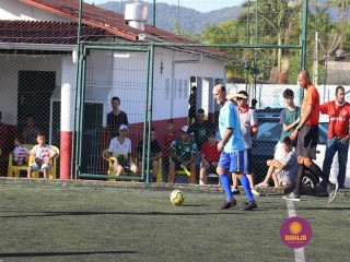 
<a style='margin-left: 5px;' class='btn btn-xs btn-social btn-facebook' href='https://www.facebook.com/sharer/sharer.php?u=https://www.boladovale.com.br/imgs/800-800-90/conteudo/fotos/1364/img9897.jpg' rel='popup' data-width='500' data-height='400'><i class='fa fa-facebook'></i>Compartilhar <span class='hidden-xs'>no Facebook</span>
</a> 
<a class='btn btn-default btn-xs' target='_blank' href='imgs/800-800-90/conteudo/fotos/1364/img9897.jpg'>
<span class='glyphicon glyphicon-cloud-download'></span> Salvar
</a> 
<span></span>