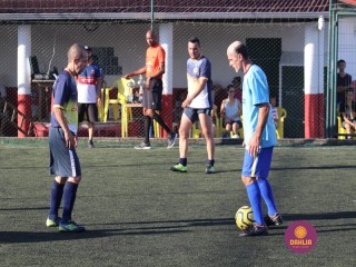 
<a style='margin-left: 5px;' class='btn btn-xs btn-social btn-facebook' href='https://www.facebook.com/sharer/sharer.php?u=https://www.boladovale.com.br/imgs/800-800-90/conteudo/fotos/1364/img9938.jpg' rel='popup' data-width='500' data-height='400'><i class='fa fa-facebook'></i>Compartilhar <span class='hidden-xs'>no Facebook</span>
</a> 
<a class='btn btn-default btn-xs' target='_blank' href='imgs/800-800-90/conteudo/fotos/1364/img9938.jpg'>
<span class='glyphicon glyphicon-cloud-download'></span> Salvar
</a> 
<span></span>