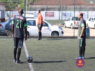 
<a style='margin-left: 5px;' class='btn btn-xs btn-social btn-facebook' href='https://www.facebook.com/sharer/sharer.php?u=https://www.boladovale.com.br/imgs/800-800-90/conteudo/fotos/1365/img9580.jpg' rel='popup' data-width='500' data-height='400'><i class='fa fa-facebook'></i>Compartilhar <span class='hidden-xs'>no Facebook</span>
</a> 
<a class='btn btn-default btn-xs' target='_blank' href='imgs/800-800-90/conteudo/fotos/1365/img9580.jpg'>
<span class='glyphicon glyphicon-cloud-download'></span> Salvar
</a> 
<span></span>