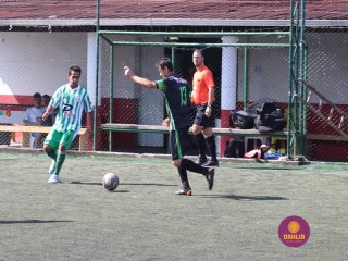 
<a style='margin-left: 5px;' class='btn btn-xs btn-social btn-facebook' href='https://www.facebook.com/sharer/sharer.php?u=https://www.boladovale.com.br/imgs/800-800-90/conteudo/fotos/1365/img9586.jpg' rel='popup' data-width='500' data-height='400'><i class='fa fa-facebook'></i>Compartilhar <span class='hidden-xs'>no Facebook</span>
</a> 
<a class='btn btn-default btn-xs' target='_blank' href='imgs/800-800-90/conteudo/fotos/1365/img9586.jpg'>
<span class='glyphicon glyphicon-cloud-download'></span> Salvar
</a> 
<span></span>