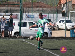 
<a style='margin-left: 5px;' class='btn btn-xs btn-social btn-facebook' href='https://www.facebook.com/sharer/sharer.php?u=https://www.boladovale.com.br/imgs/800-800-90/conteudo/fotos/1365/img9615.jpg' rel='popup' data-width='500' data-height='400'><i class='fa fa-facebook'></i>Compartilhar <span class='hidden-xs'>no Facebook</span>
</a> 
<a class='btn btn-default btn-xs' target='_blank' href='imgs/800-800-90/conteudo/fotos/1365/img9615.jpg'>
<span class='glyphicon glyphicon-cloud-download'></span> Salvar
</a> 
<span></span>
