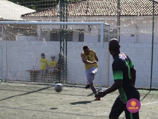 
<a style='margin-left: 5px;' class='btn btn-xs btn-social btn-facebook' href='https://www.facebook.com/sharer/sharer.php?u=https://www.boladovale.com.br/imgs/800-800-90/conteudo/fotos/1365/img9635.jpg' rel='popup' data-width='500' data-height='400'><i class='fa fa-facebook'></i>Compartilhar <span class='hidden-xs'>no Facebook</span>
</a> 
<a class='btn btn-default btn-xs' target='_blank' href='imgs/800-800-90/conteudo/fotos/1365/img9635.jpg'>
<span class='glyphicon glyphicon-cloud-download'></span> Salvar
</a> 
<span></span>