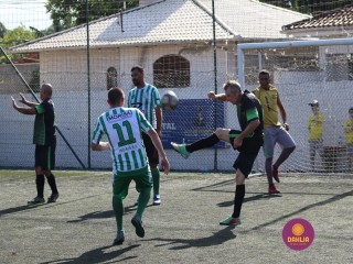 
<a style='margin-left: 5px;' class='btn btn-xs btn-social btn-facebook' href='https://www.facebook.com/sharer/sharer.php?u=https://www.boladovale.com.br/imgs/800-800-90/conteudo/fotos/1365/img9681.jpg' rel='popup' data-width='500' data-height='400'><i class='fa fa-facebook'></i>Compartilhar <span class='hidden-xs'>no Facebook</span>
</a> 
<a class='btn btn-default btn-xs' target='_blank' href='imgs/800-800-90/conteudo/fotos/1365/img9681.jpg'>
<span class='glyphicon glyphicon-cloud-download'></span> Salvar
</a> 
<span></span>