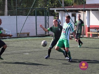 
<a style='margin-left: 5px;' class='btn btn-xs btn-social btn-facebook' href='https://www.facebook.com/sharer/sharer.php?u=https://www.boladovale.com.br/imgs/800-800-90/conteudo/fotos/1365/img9704.jpg' rel='popup' data-width='500' data-height='400'><i class='fa fa-facebook'></i>Compartilhar <span class='hidden-xs'>no Facebook</span>
</a> 
<a class='btn btn-default btn-xs' target='_blank' href='imgs/800-800-90/conteudo/fotos/1365/img9704.jpg'>
<span class='glyphicon glyphicon-cloud-download'></span> Salvar
</a> 
<span></span>