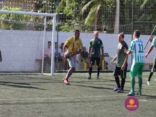 
<a style='margin-left: 5px;' class='btn btn-xs btn-social btn-facebook' href='https://www.facebook.com/sharer/sharer.php?u=https://www.boladovale.com.br/imgs/800-800-90/conteudo/fotos/1365/img9716.jpg' rel='popup' data-width='500' data-height='400'><i class='fa fa-facebook'></i>Compartilhar <span class='hidden-xs'>no Facebook</span>
</a> 
<a class='btn btn-default btn-xs' target='_blank' href='imgs/800-800-90/conteudo/fotos/1365/img9716.jpg'>
<span class='glyphicon glyphicon-cloud-download'></span> Salvar
</a> 
<span></span>