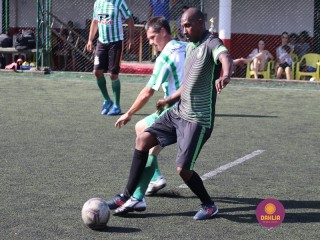 
<a style='margin-left: 5px;' class='btn btn-xs btn-social btn-facebook' href='https://www.facebook.com/sharer/sharer.php?u=https://www.boladovale.com.br/imgs/800-800-90/conteudo/fotos/1365/img9727.jpg' rel='popup' data-width='500' data-height='400'><i class='fa fa-facebook'></i>Compartilhar <span class='hidden-xs'>no Facebook</span>
</a> 
<a class='btn btn-default btn-xs' target='_blank' href='imgs/800-800-90/conteudo/fotos/1365/img9727.jpg'>
<span class='glyphicon glyphicon-cloud-download'></span> Salvar
</a> 
<span></span>