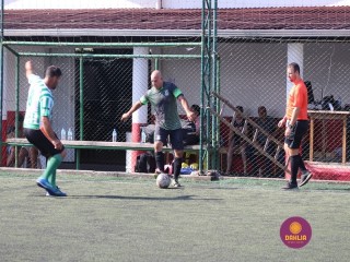 
<a style='margin-left: 5px;' class='btn btn-xs btn-social btn-facebook' href='https://www.facebook.com/sharer/sharer.php?u=https://www.boladovale.com.br/imgs/800-800-90/conteudo/fotos/1365/img9734.jpg' rel='popup' data-width='500' data-height='400'><i class='fa fa-facebook'></i>Compartilhar <span class='hidden-xs'>no Facebook</span>
</a> 
<a class='btn btn-default btn-xs' target='_blank' href='imgs/800-800-90/conteudo/fotos/1365/img9734.jpg'>
<span class='glyphicon glyphicon-cloud-download'></span> Salvar
</a> 
<span></span>