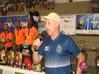 
<a style='margin-left: 5px;' class='btn btn-xs btn-social btn-facebook' href='https://www.facebook.com/sharer/sharer.php?u=https://www.boladovale.com.br/imgs/800-800-90/conteudo/fotos/1366/img0454.jpg' rel='popup' data-width='500' data-height='400'><i class='fa fa-facebook'></i>Compartilhar <span class='hidden-xs'>no Facebook</span>
</a> 
<a class='btn btn-default btn-xs' target='_blank' href='imgs/800-800-90/conteudo/fotos/1366/img0454.jpg'>
<span class='glyphicon glyphicon-cloud-download'></span> Salvar
</a> 
<span></span>