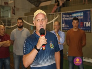 
<a style='margin-left: 5px;' class='btn btn-xs btn-social btn-facebook' href='https://www.facebook.com/sharer/sharer.php?u=https://www.boladovale.com.br/imgs/800-800-90/conteudo/fotos/1366/img0456.jpg' rel='popup' data-width='500' data-height='400'><i class='fa fa-facebook'></i>Compartilhar <span class='hidden-xs'>no Facebook</span>
</a> 
<a class='btn btn-default btn-xs' target='_blank' href='imgs/800-800-90/conteudo/fotos/1366/img0456.jpg'>
<span class='glyphicon glyphicon-cloud-download'></span> Salvar
</a> 
<span></span>