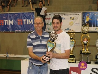 
<a style='margin-left: 5px;' class='btn btn-xs btn-social btn-facebook' href='https://www.facebook.com/sharer/sharer.php?u=https://www.boladovale.com.br/imgs/800-800-90/conteudo/fotos/1366/img0474.jpg' rel='popup' data-width='500' data-height='400'><i class='fa fa-facebook'></i>Compartilhar <span class='hidden-xs'>no Facebook</span>
</a> 
<a class='btn btn-default btn-xs' target='_blank' href='imgs/800-800-90/conteudo/fotos/1366/img0474.jpg'>
<span class='glyphicon glyphicon-cloud-download'></span> Salvar
</a> 
<span></span>