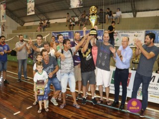 
<a style='margin-left: 5px;' class='btn btn-xs btn-social btn-facebook' href='https://www.facebook.com/sharer/sharer.php?u=https://www.boladovale.com.br/imgs/800-800-90/conteudo/fotos/1366/img0481.jpg' rel='popup' data-width='500' data-height='400'><i class='fa fa-facebook'></i>Compartilhar <span class='hidden-xs'>no Facebook</span>
</a> 
<a class='btn btn-default btn-xs' target='_blank' href='imgs/800-800-90/conteudo/fotos/1366/img0481.jpg'>
<span class='glyphicon glyphicon-cloud-download'></span> Salvar
</a> 
<span></span>