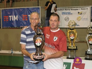 
<a style='margin-left: 5px;' class='btn btn-xs btn-social btn-facebook' href='https://www.facebook.com/sharer/sharer.php?u=https://www.boladovale.com.br/imgs/800-800-90/conteudo/fotos/1366/img0485.jpg' rel='popup' data-width='500' data-height='400'><i class='fa fa-facebook'></i>Compartilhar <span class='hidden-xs'>no Facebook</span>
</a> 
<a class='btn btn-default btn-xs' target='_blank' href='imgs/800-800-90/conteudo/fotos/1366/img0485.jpg'>
<span class='glyphicon glyphicon-cloud-download'></span> Salvar
</a> 
<span></span>