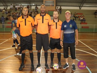 
<a style='margin-left: 5px;' class='btn btn-xs btn-social btn-facebook' href='https://www.facebook.com/sharer/sharer.php?u=https://www.boladovale.com.br/imgs/800-800-90/conteudo/fotos/1368/img9956.jpg' rel='popup' data-width='500' data-height='400'><i class='fa fa-facebook'></i>Compartilhar <span class='hidden-xs'>no Facebook</span>
</a> 
<a class='btn btn-default btn-xs' target='_blank' href='imgs/800-800-90/conteudo/fotos/1368/img9956.jpg'>
<span class='glyphicon glyphicon-cloud-download'></span> Salvar
</a> 
<span></span>