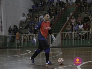 
<a style='margin-left: 5px;' class='btn btn-xs btn-social btn-facebook' href='https://www.facebook.com/sharer/sharer.php?u=https://www.boladovale.com.br/imgs/800-800-90/conteudo/fotos/1368/mg0018.jpg' rel='popup' data-width='500' data-height='400'><i class='fa fa-facebook'></i>Compartilhar <span class='hidden-xs'>no Facebook</span>
</a> 
<a class='btn btn-default btn-xs' target='_blank' href='imgs/800-800-90/conteudo/fotos/1368/mg0018.jpg'>
<span class='glyphicon glyphicon-cloud-download'></span> Salvar
</a> 
<span></span>