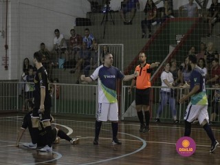 
<a style='margin-left: 5px;' class='btn btn-xs btn-social btn-facebook' href='https://www.facebook.com/sharer/sharer.php?u=https://www.boladovale.com.br/imgs/800-800-90/conteudo/fotos/1368/mg0032.jpg' rel='popup' data-width='500' data-height='400'><i class='fa fa-facebook'></i>Compartilhar <span class='hidden-xs'>no Facebook</span>
</a> 
<a class='btn btn-default btn-xs' target='_blank' href='imgs/800-800-90/conteudo/fotos/1368/mg0032.jpg'>
<span class='glyphicon glyphicon-cloud-download'></span> Salvar
</a> 
<span></span>