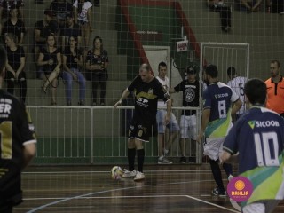 
<a style='margin-left: 5px;' class='btn btn-xs btn-social btn-facebook' href='https://www.facebook.com/sharer/sharer.php?u=https://www.boladovale.com.br/imgs/800-800-90/conteudo/fotos/1368/mg0044.jpg' rel='popup' data-width='500' data-height='400'><i class='fa fa-facebook'></i>Compartilhar <span class='hidden-xs'>no Facebook</span>
</a> 
<a class='btn btn-default btn-xs' target='_blank' href='imgs/800-800-90/conteudo/fotos/1368/mg0044.jpg'>
<span class='glyphicon glyphicon-cloud-download'></span> Salvar
</a> 
<span></span>
