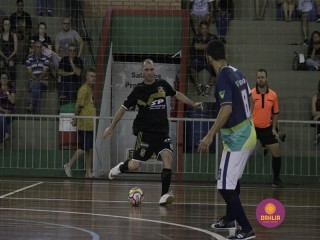 
<a style='margin-left: 5px;' class='btn btn-xs btn-social btn-facebook' href='https://www.facebook.com/sharer/sharer.php?u=https://www.boladovale.com.br/imgs/800-800-90/conteudo/fotos/1368/mg0078.jpg' rel='popup' data-width='500' data-height='400'><i class='fa fa-facebook'></i>Compartilhar <span class='hidden-xs'>no Facebook</span>
</a> 
<a class='btn btn-default btn-xs' target='_blank' href='imgs/800-800-90/conteudo/fotos/1368/mg0078.jpg'>
<span class='glyphicon glyphicon-cloud-download'></span> Salvar
</a> 
<span></span>