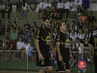 
<a style='margin-left: 5px;' class='btn btn-xs btn-social btn-facebook' href='https://www.facebook.com/sharer/sharer.php?u=https://www.boladovale.com.br/imgs/800-800-90/conteudo/fotos/1368/mg0133.jpg' rel='popup' data-width='500' data-height='400'><i class='fa fa-facebook'></i>Compartilhar <span class='hidden-xs'>no Facebook</span>
</a> 
<a class='btn btn-default btn-xs' target='_blank' href='imgs/800-800-90/conteudo/fotos/1368/mg0133.jpg'>
<span class='glyphicon glyphicon-cloud-download'></span> Salvar
</a> 
<span></span>