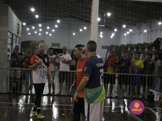 
<a style='margin-left: 5px;' class='btn btn-xs btn-social btn-facebook' href='https://www.facebook.com/sharer/sharer.php?u=https://www.boladovale.com.br/imgs/800-800-90/conteudo/fotos/1368/mg0166.jpg' rel='popup' data-width='500' data-height='400'><i class='fa fa-facebook'></i>Compartilhar <span class='hidden-xs'>no Facebook</span>
</a> 
<a class='btn btn-default btn-xs' target='_blank' href='imgs/800-800-90/conteudo/fotos/1368/mg0166.jpg'>
<span class='glyphicon glyphicon-cloud-download'></span> Salvar
</a> 
<span></span>