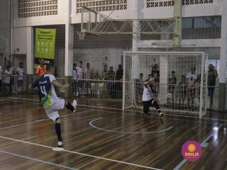
<a style='margin-left: 5px;' class='btn btn-xs btn-social btn-facebook' href='https://www.facebook.com/sharer/sharer.php?u=https://www.boladovale.com.br/imgs/800-800-90/conteudo/fotos/1368/mg0188.jpg' rel='popup' data-width='500' data-height='400'><i class='fa fa-facebook'></i>Compartilhar <span class='hidden-xs'>no Facebook</span>
</a> 
<a class='btn btn-default btn-xs' target='_blank' href='imgs/800-800-90/conteudo/fotos/1368/mg0188.jpg'>
<span class='glyphicon glyphicon-cloud-download'></span> Salvar
</a> 
<span></span>