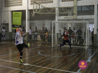 
<a style='margin-left: 5px;' class='btn btn-xs btn-social btn-facebook' href='https://www.facebook.com/sharer/sharer.php?u=https://www.boladovale.com.br/imgs/800-800-90/conteudo/fotos/1368/mg0236.jpg' rel='popup' data-width='500' data-height='400'><i class='fa fa-facebook'></i>Compartilhar <span class='hidden-xs'>no Facebook</span>
</a> 
<a class='btn btn-default btn-xs' target='_blank' href='imgs/800-800-90/conteudo/fotos/1368/mg0236.jpg'>
<span class='glyphicon glyphicon-cloud-download'></span> Salvar
</a> 
<span></span>
