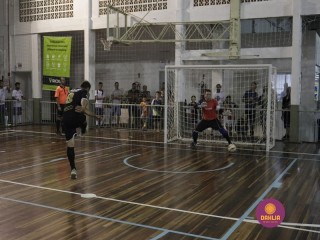 
<a style='margin-left: 5px;' class='btn btn-xs btn-social btn-facebook' href='https://www.facebook.com/sharer/sharer.php?u=https://www.boladovale.com.br/imgs/800-800-90/conteudo/fotos/1368/mg0247.jpg' rel='popup' data-width='500' data-height='400'><i class='fa fa-facebook'></i>Compartilhar <span class='hidden-xs'>no Facebook</span>
</a> 
<a class='btn btn-default btn-xs' target='_blank' href='imgs/800-800-90/conteudo/fotos/1368/mg0247.jpg'>
<span class='glyphicon glyphicon-cloud-download'></span> Salvar
</a> 
<span></span>