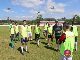 
<a style='margin-left: 5px;' class='btn btn-xs btn-social btn-facebook' href='https://www.facebook.com/sharer/sharer.php?u=https://www.boladovale.com.br/imgs/800-800-90/conteudo/fotos/1369/img0548.jpg' rel='popup' data-width='500' data-height='400'><i class='fa fa-facebook'></i>Compartilhar <span class='hidden-xs'>no Facebook</span>
</a> 
<a class='btn btn-default btn-xs' target='_blank' href='imgs/800-800-90/conteudo/fotos/1369/img0548.jpg'>
<span class='glyphicon glyphicon-cloud-download'></span> Salvar
</a> 
<span></span>