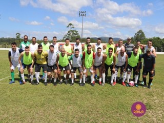 
<a style='margin-left: 5px;' class='btn btn-xs btn-social btn-facebook' href='https://www.facebook.com/sharer/sharer.php?u=https://www.boladovale.com.br/imgs/800-800-90/conteudo/fotos/1369/img0554.jpg' rel='popup' data-width='500' data-height='400'><i class='fa fa-facebook'></i>Compartilhar <span class='hidden-xs'>no Facebook</span>
</a> 
<a class='btn btn-default btn-xs' target='_blank' href='imgs/800-800-90/conteudo/fotos/1369/img0554.jpg'>
<span class='glyphicon glyphicon-cloud-download'></span> Salvar
</a> 
<span></span>