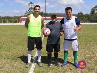 
<a style='margin-left: 5px;' class='btn btn-xs btn-social btn-facebook' href='https://www.facebook.com/sharer/sharer.php?u=https://www.boladovale.com.br/imgs/800-800-90/conteudo/fotos/1369/img0557.jpg' rel='popup' data-width='500' data-height='400'><i class='fa fa-facebook'></i>Compartilhar <span class='hidden-xs'>no Facebook</span>
</a> 
<a class='btn btn-default btn-xs' target='_blank' href='imgs/800-800-90/conteudo/fotos/1369/img0557.jpg'>
<span class='glyphicon glyphicon-cloud-download'></span> Salvar
</a> 
<span></span>
