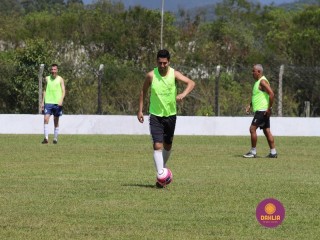 
<a style='margin-left: 5px;' class='btn btn-xs btn-social btn-facebook' href='https://www.facebook.com/sharer/sharer.php?u=https://www.boladovale.com.br/imgs/800-800-90/conteudo/fotos/1369/img0560.jpg' rel='popup' data-width='500' data-height='400'><i class='fa fa-facebook'></i>Compartilhar <span class='hidden-xs'>no Facebook</span>
</a> 
<a class='btn btn-default btn-xs' target='_blank' href='imgs/800-800-90/conteudo/fotos/1369/img0560.jpg'>
<span class='glyphicon glyphicon-cloud-download'></span> Salvar
</a> 
<span></span>