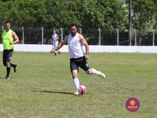 
<a style='margin-left: 5px;' class='btn btn-xs btn-social btn-facebook' href='https://www.facebook.com/sharer/sharer.php?u=https://www.boladovale.com.br/imgs/800-800-90/conteudo/fotos/1369/img0577.jpg' rel='popup' data-width='500' data-height='400'><i class='fa fa-facebook'></i>Compartilhar <span class='hidden-xs'>no Facebook</span>
</a> 
<a class='btn btn-default btn-xs' target='_blank' href='imgs/800-800-90/conteudo/fotos/1369/img0577.jpg'>
<span class='glyphicon glyphicon-cloud-download'></span> Salvar
</a> 
<span></span>