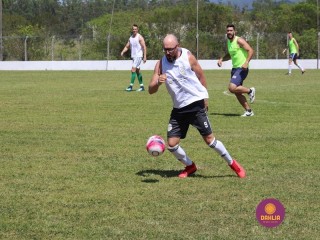 
<a style='margin-left: 5px;' class='btn btn-xs btn-social btn-facebook' href='https://www.facebook.com/sharer/sharer.php?u=https://www.boladovale.com.br/imgs/800-800-90/conteudo/fotos/1369/img0584.jpg' rel='popup' data-width='500' data-height='400'><i class='fa fa-facebook'></i>Compartilhar <span class='hidden-xs'>no Facebook</span>
</a> 
<a class='btn btn-default btn-xs' target='_blank' href='imgs/800-800-90/conteudo/fotos/1369/img0584.jpg'>
<span class='glyphicon glyphicon-cloud-download'></span> Salvar
</a> 
<span></span>